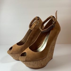 Wild Pair platform wedge shoe Carmel sz 8.5 strap